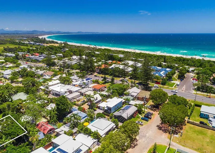 Skye Lodge - 7 Bedroom Charming Balinese Retreat With Designer Pool Byron Bay